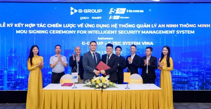 Ông Choi Jong Kook, Phó tổng giám đốc S-Tec System Vina và Ông Lê Văn Hoan, Giám đốc Kinh doanh G–Group tham gia ký kết. Ảnh: G-Group