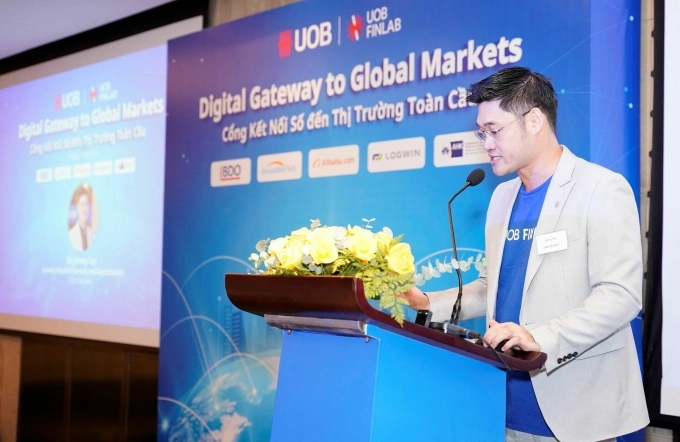 Ông Jimmy Tay Chin Ming, Giám đốc cấp cao, Khối số hóa và Kênh dịch vụ Ngân hàng UOB Việt Nam chia sẻ tại sự kiện. Ảnh: UOB