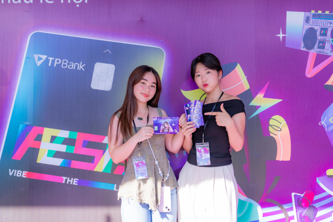 Thẻ TPBank Mastercard FEST trở thành đường tắt đưa các Xinhiu đến với Em Xinh Say Hi Concert đêm 2 tại Hà Nội (11/10). Ảnh: TPBank