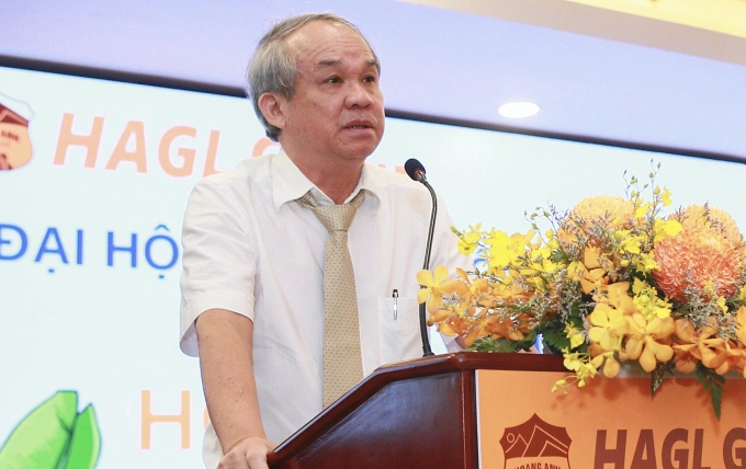 Ông Đoàn Nguyên Đức trả lời chất vấn của cổ đông tại đại hội năm ngoái. Ảnh: HAGL