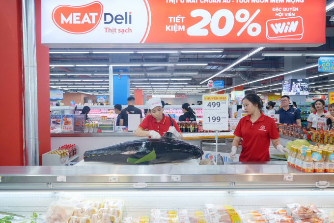 Hải sản tươi được sơ chế tại siêu thị Winmart. Ảnh: Masan
