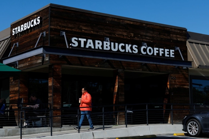 Một cửa hàng Starbucks tại Encinitas, California, Mỹ ngày 24/2/2025. Ảnh: Reuters