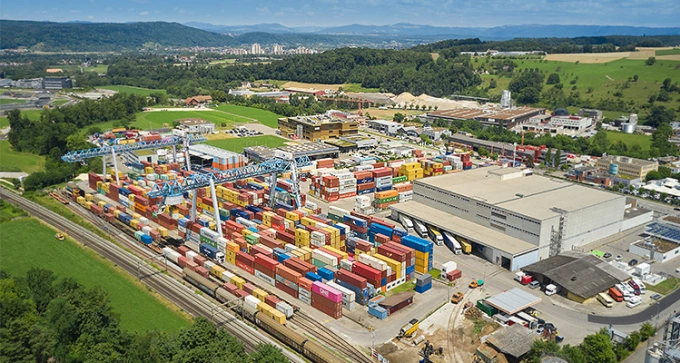 Cảng nội địa của Swissterminal tại Thụy Sĩ, trung tâm logistics kết nối vận tải container và liên vận châu Âu.