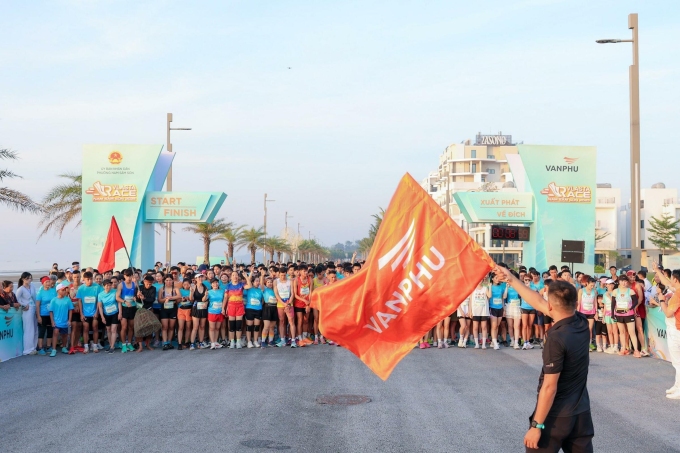 Hơn 3.000 runners tham gia Vlasta Race Nam Sầm Sơn 2025. Ảnh: Văn Phú
