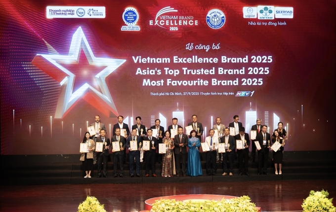 Các doanh nghiệp được vinh danh tại sự kiện Thương hiệu uy tín hàng đầu châu Á 2025, ngày 27/9. Ảnh: Silkroad