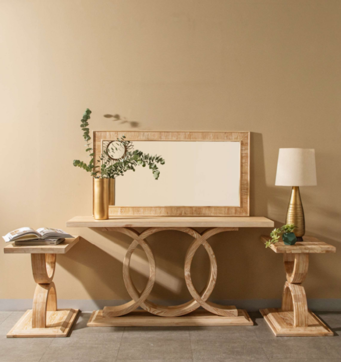 Sản phẩm nội thất với chi tiết uốn cong phức tạp làm từ gỗ Canada. Ảnh: Canadia Wood