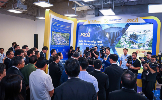 Gian hàng của Việt Nam SuperPort thu hút khách tham quan tại sự kiện. Ảnh: T&T