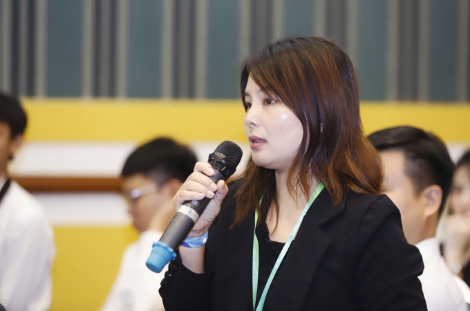 Chị Chảo Thị Yến, Hợp tác xã Goong (Lào Cai), phát biểu tại hội nghị, ngày 1/10. Ảnh: Báo Dân Việt