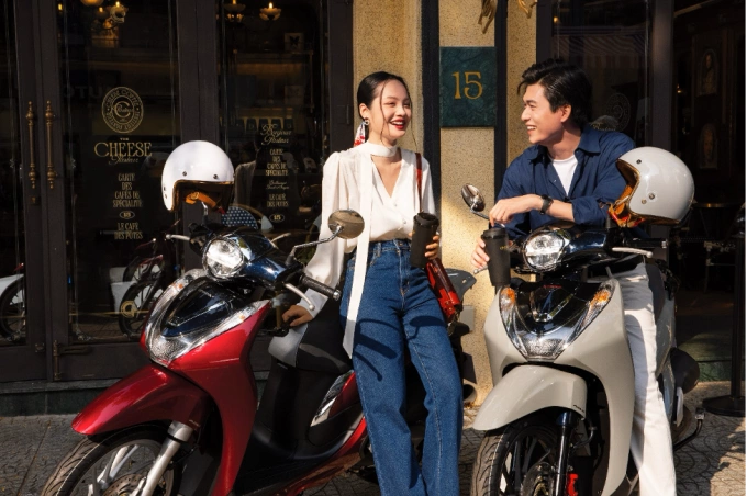 Người dùng và Honda Sh mode. Ảnh: HVN
