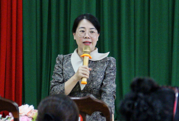 Chị Vũ Thị Hương, Phó ban công tác phụ nữ, Hội LHPN Đồng Nai chia sẻ tại sự kiện. Ảnh: Hội LHPN Đồng Nai