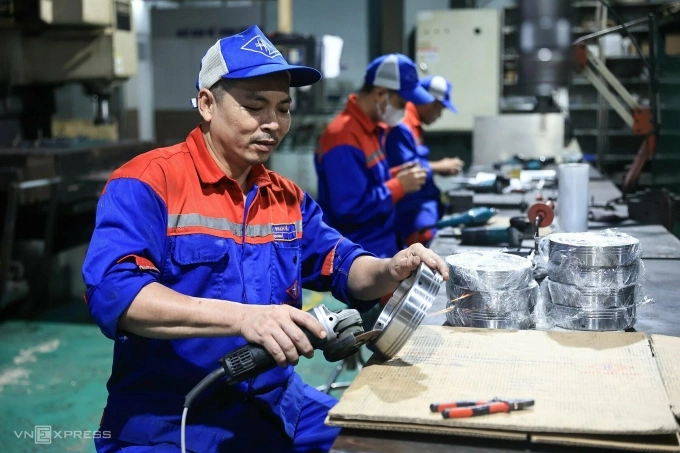 Công nhân làm việc tại một nhà máy cơ khí ở Đồng Nai. Ảnh: Quỳnh Trần