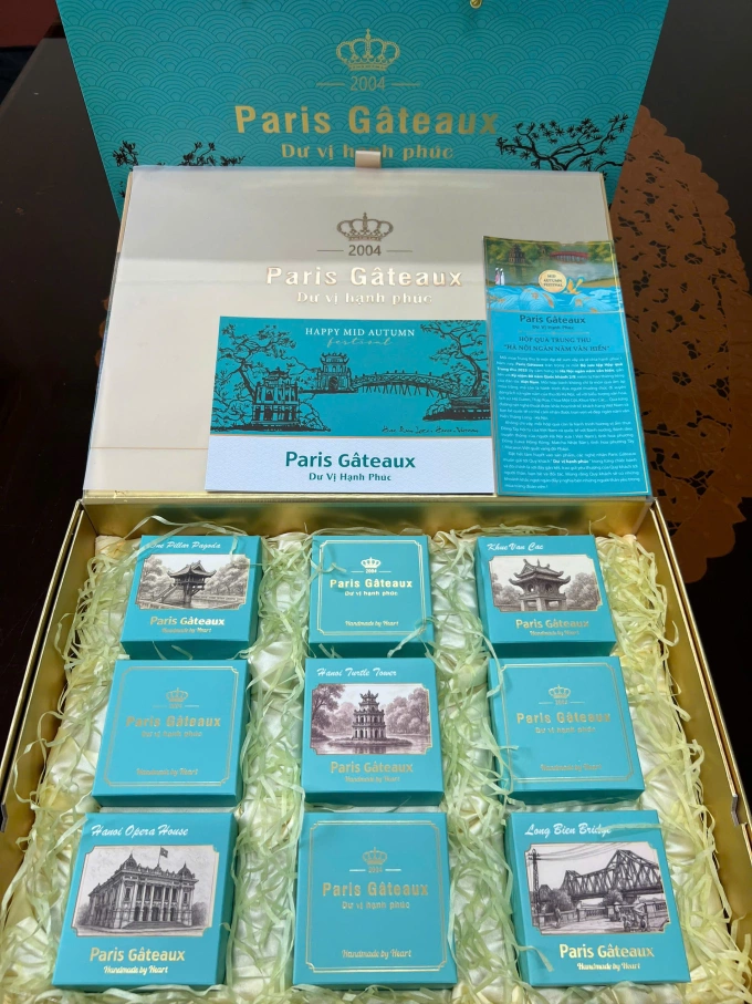 Những hộp bánh Trung thu đều tái hiện một địa danh nổi tiếng gắn liền với lịch sử Hà Nội. Ảnh: Paris Gâteaux