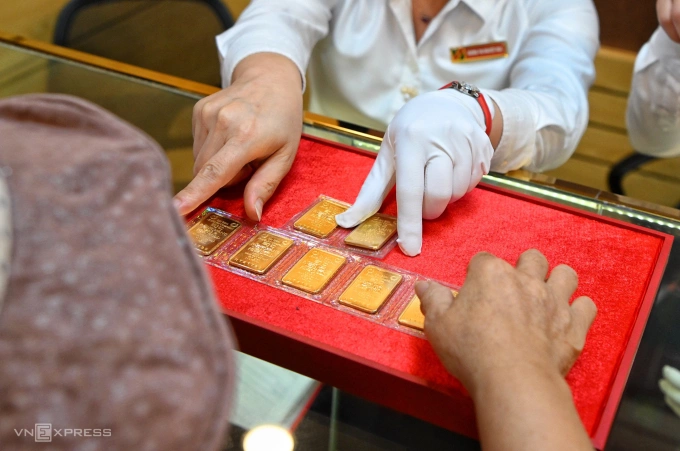 Giao dịch vàng miếng. Ảnh: Giang Huy