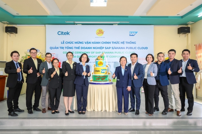 Đại diện Sa Giang và Citek tại lễ vận hành hệ thống quản trị tổng thể doanh nghiệp SAP Cloud ERP. Ảnh: Citek