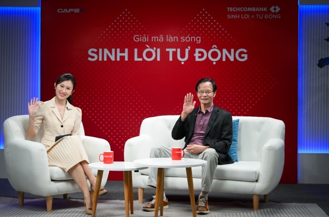 Tiến sĩ Lê Xuân Nghĩa trong talkshow Giải mã Sinh lời tự động. Ảnh: Techcombank