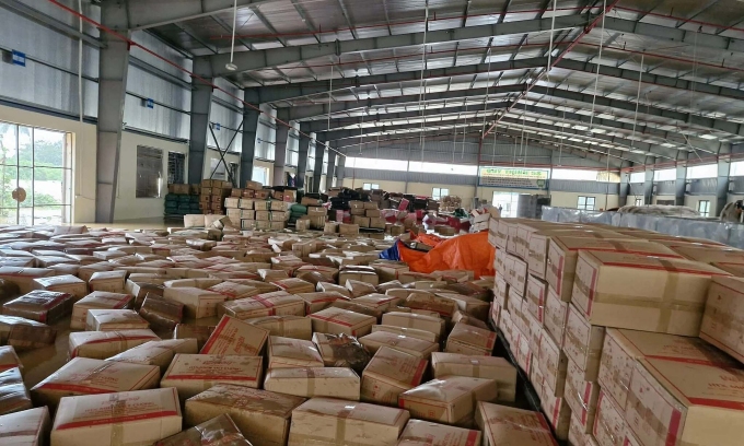 Kho xưởng của hợp tác xã miến Việt Cường ở xã Đồng Hỷ bị ngập nước, hỏng mất 200 tấn hàng hóa, chiều 8/10. Ảnh: NVCC