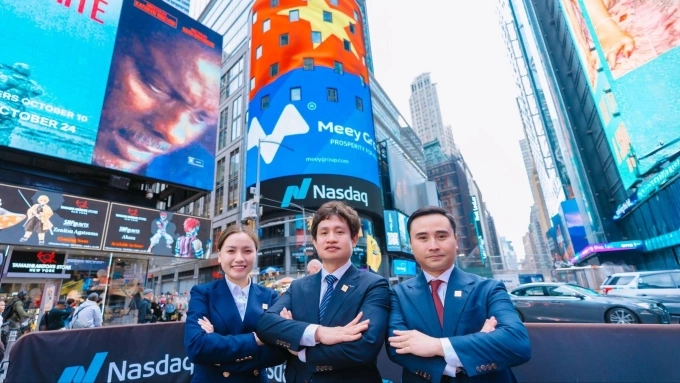 Lãnh đạo Meey Group trước trụ sở Nasdaq tại Mỹ. Ảnh: Meey Group