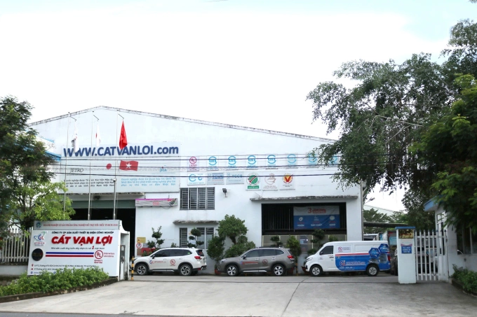 Nhà máy sản xuất ống thép luồn dây điện. Ảnh: Cát Vạn Lợi