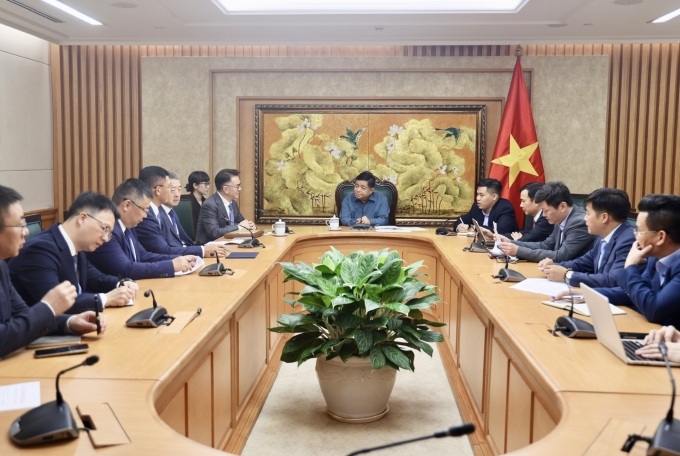Phó thủ tướng Nguyễn Chí Dũng tiếp đoàn công tác của Tập đoàn TCL do Tổng giám đốc Vương Thành dẫn đầu, ngày 14/10. Ảnh: VGP