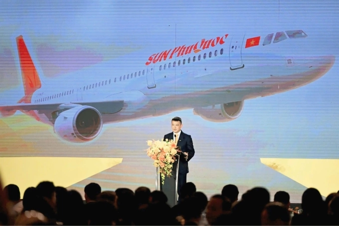 Đại diện Sun Group công bố ra mắt hãng hàng không Sun PhuQuoc Airways. Ảnh: Sun Group