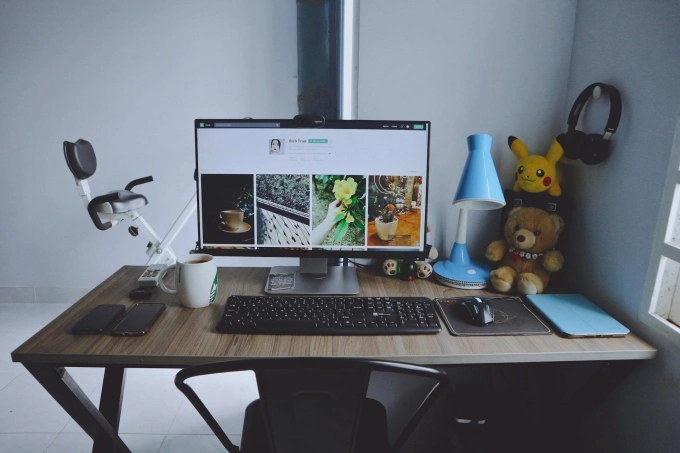 Sinh viên nên ưu tiên màn hình kích thước vừa phải để bố trí tại ký túc xá, phòng trọ. Ảnh: Pexels
