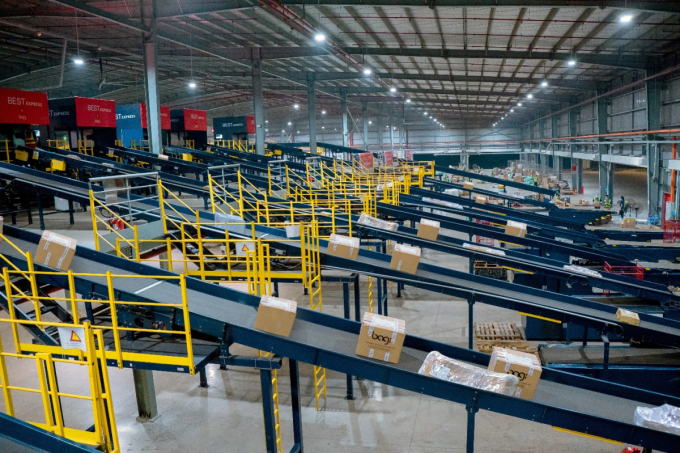 BEST Express tiếp tục xây dựng thêm các trung tâm phân loại hiện đại nhằm nâng cao năng lực xử lý hàng hóa. Ảnh: BEST Express