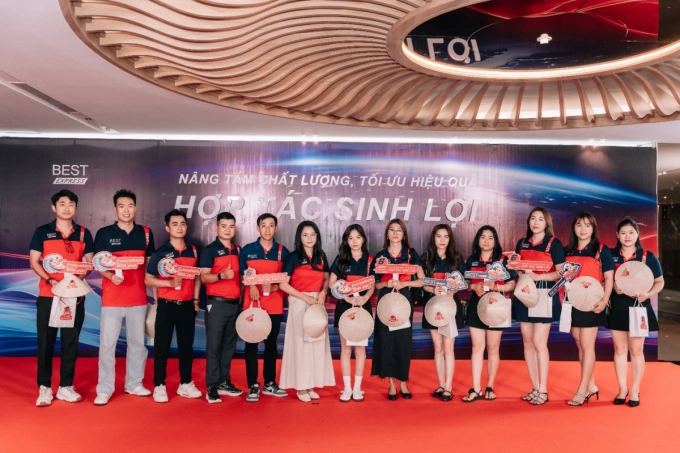 Các nữ chủ bưu cục tham dự Hội nghị Đối tác nhượng quyền BEST Express tại Cam Ranh vào tháng 9/2026. Ảnh: BEST Express