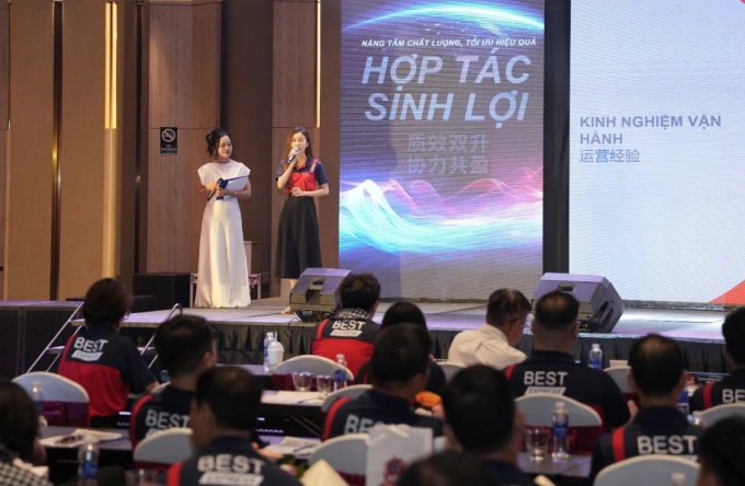 Chị Bùi Thị Kiều Diễm, TP HCM chia sẻ kinh nghiệm vận hành bưu cục đến các đồng nghiệp. Ảnh: BEST Express
