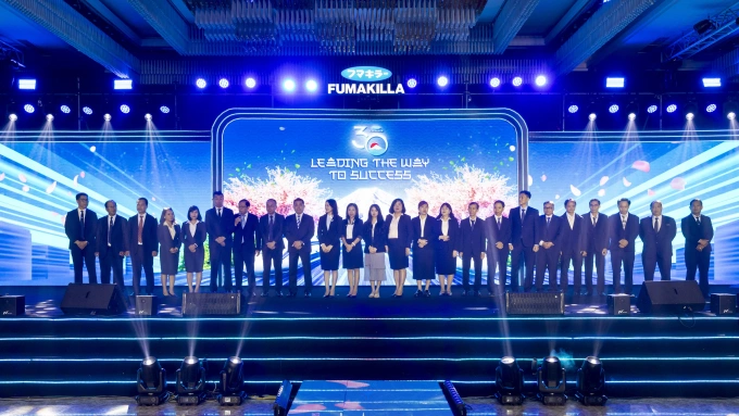 Ban lãnh đạo cùng quản lý các bộ phận của công ty Fumakilla Việt Nam. Ảnh: Fumakilla