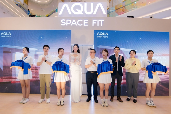 Tổng giám đốc Aqua Việt Nam cùng các đại diện tại buổi lễ ra mắt. Ảnh: Aqua Việt Nam