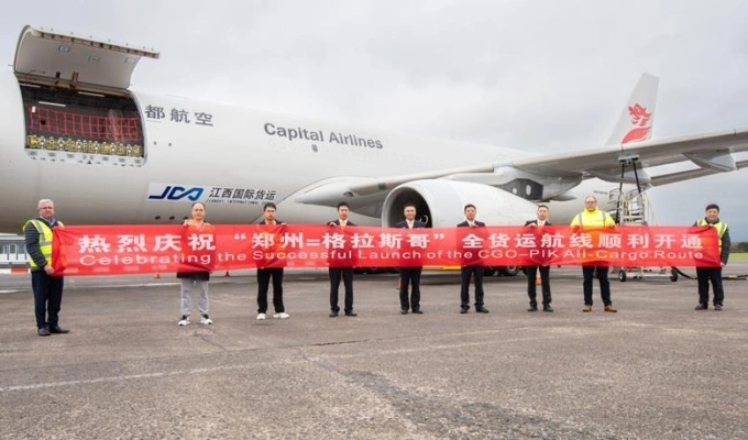 Máy bay A330P2F của Hãng hàng không Thủ đô Bắc Kinh  Ảnh: Sân bay Glasgow Prestwick