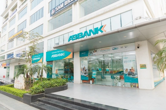 Ngân hàng đẩy mạnh chuyển đổi số, gia tăng trải nghiệm khách hàng. Ảnh: ABBank