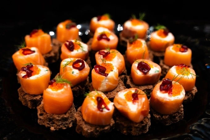 Các món ăn tại SH Elite được bài trí cầu kỳ. Ảnh: SH Airport Lounge