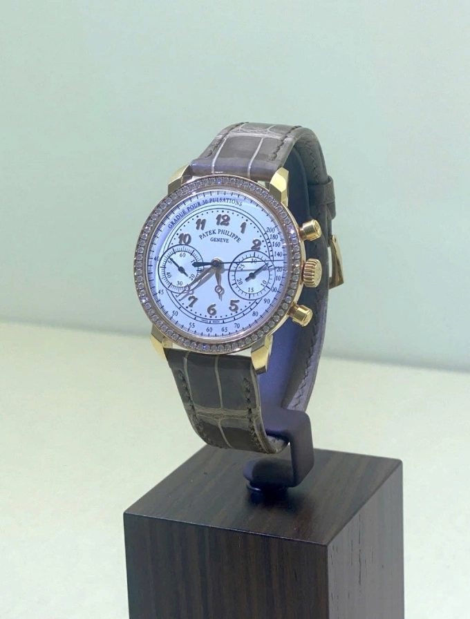 Chiếc Patek Philippe đầu tiên bán ra tại cửa hàng chính hãng thứ hai ở Việt Nam.
