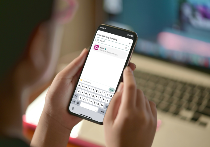 Khách hàng chuyển tiền từ ngân hàng qua MoMo. Ảnh: MoMo