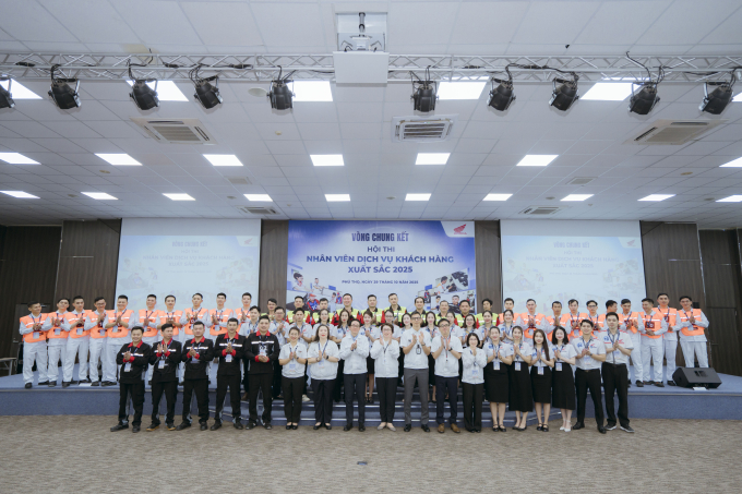 Đại diện Honda Việt Nam và các thí sinh tại hội thi. Ảnh: HVN