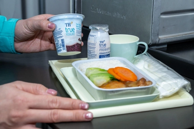 Sản phẩm của TH được phục vụ trên các chuyến bay của Vietnam Airlines. Ảnh: TH