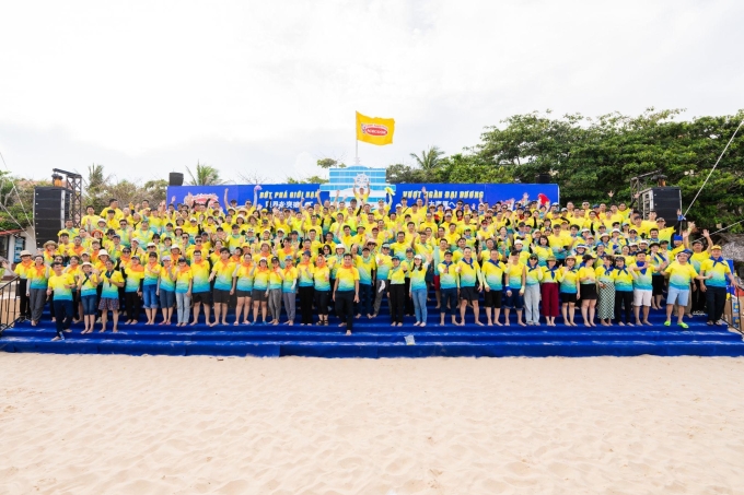 Các nhân viên Acecook Việt Nam gắn kết trong một ngày team building của công ty. Ảnh: Acecook Việt Nam