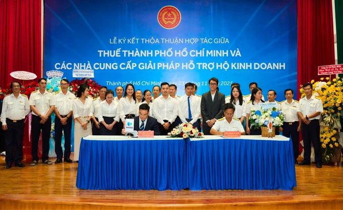 Các đơn vị tại buổi ký hợp tác. Ảnh: KiotViet