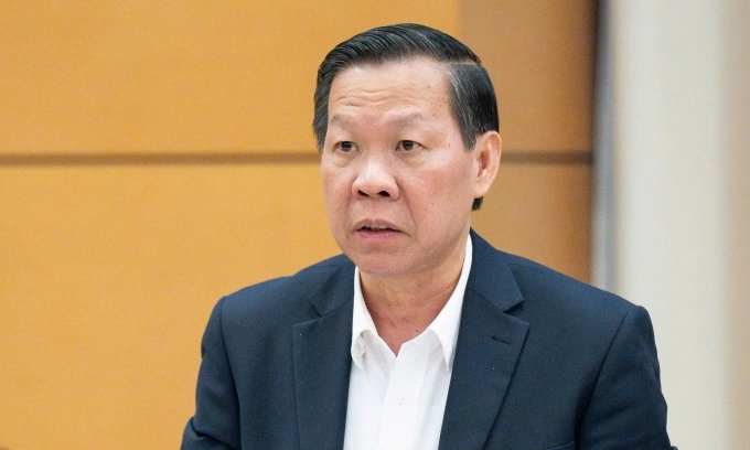 Chủ nhiệm Ủy ban Kinh tế và Tài chính Phan Văn Mãi trình bày thẩm tra dự thảo nghị quyết chiều 5/11. Ảnh: Media Quốc hội