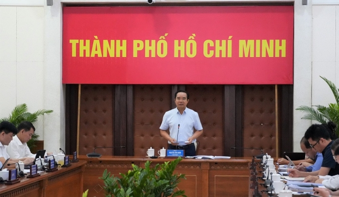 Chủ tịch UBND TP HCM Nguyễn Văn Được phát biểu tại phiên họp ngày 8/11. Ảnh: VPUB