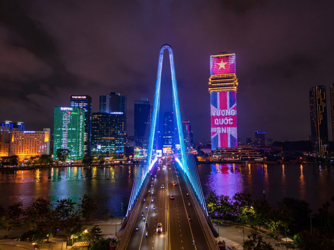 Công trình nổi bật bên sông Sài Gòn. Ảnh: HDBank