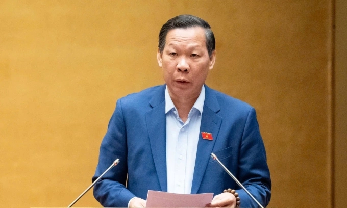 Chủ nhiệm Ủy ban Kinh tế và tài chính trình bày thẩm tra dự thảo luật Đầu tư sửa đổi sáng 11/11. Ảnh: Media Quốc hội