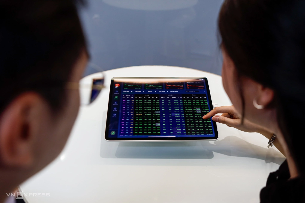 "Khối ngoại bán ròng kỷ lục không vì chứng khoán Việt kém hấp dẫn"