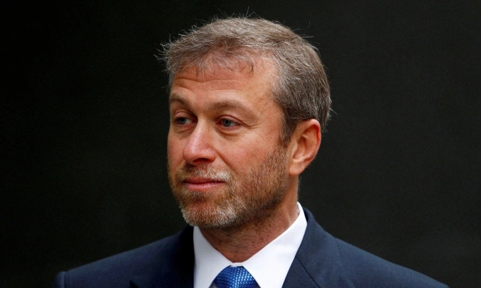 Tỷ phú Nga Roman Abramovich tại London năm 2011. Ảnh: Reuters