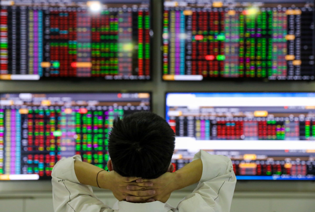 VN-Index mất hơn 100 điểm