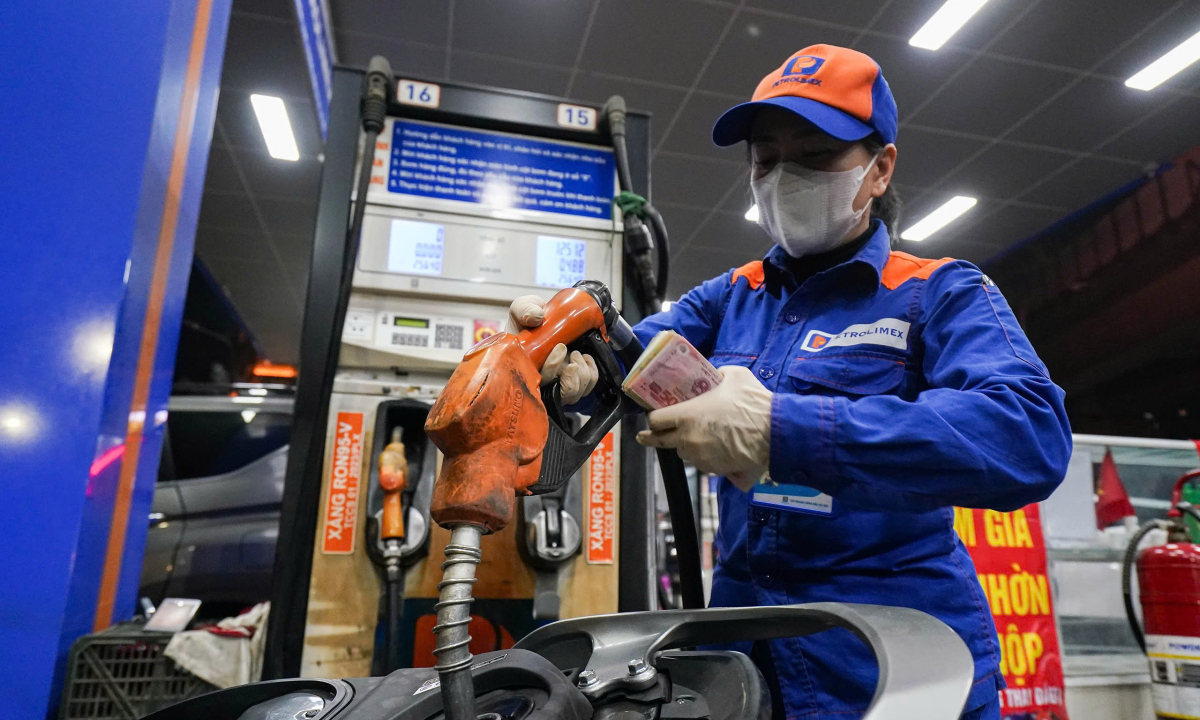 Xả quỹ bình ổn, giữ nguyên giá xăng