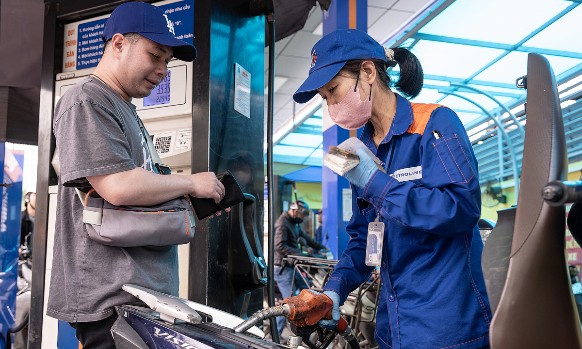 Giá xăng tăng hơn 5.100 đồng