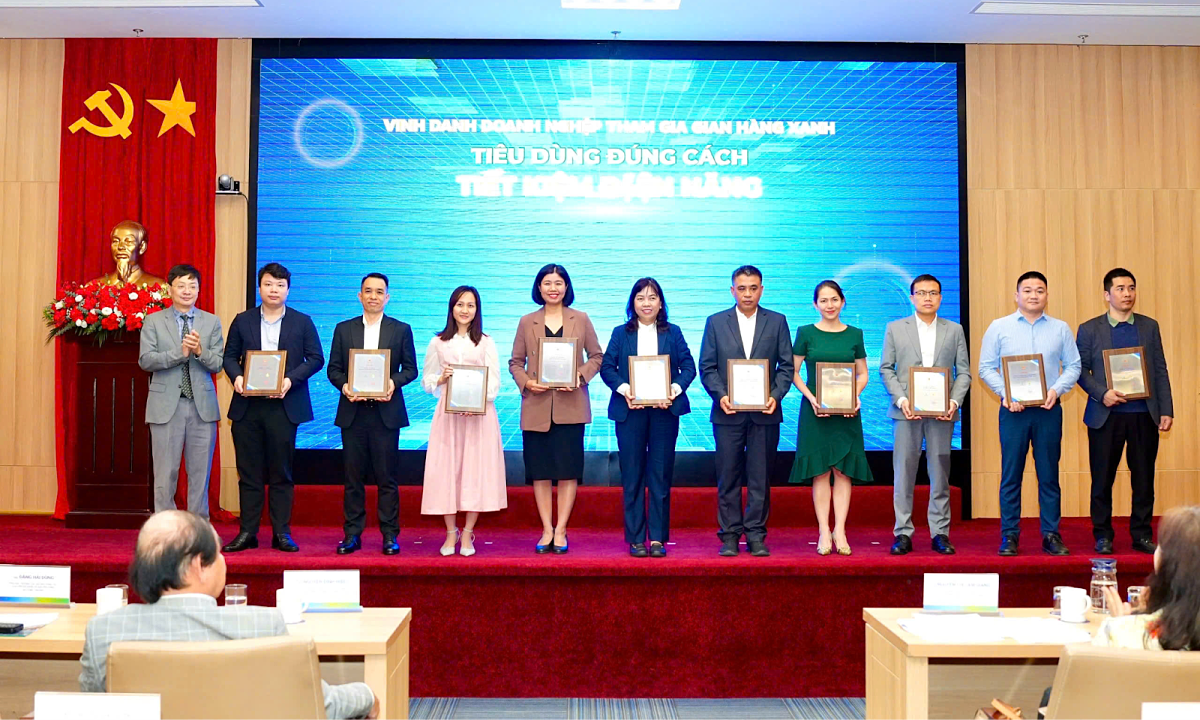 Khí mát lành, sống trọn vẹn Thương hiệu Tư vấn Sản phẩm Daikin Vietnam nhận hai giải thưởng về công nghệ và năng lượng năm 2025