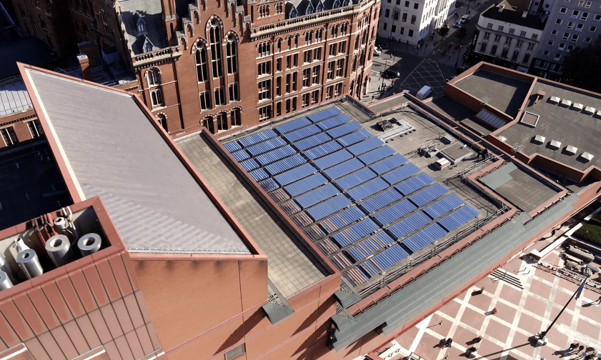 Nhà xây mới ở Anh phải lắp pin mặt trời từ 2028